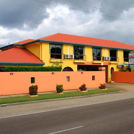 טאונסביל Cedar Lodge Motel מראה חיצוני תמונה