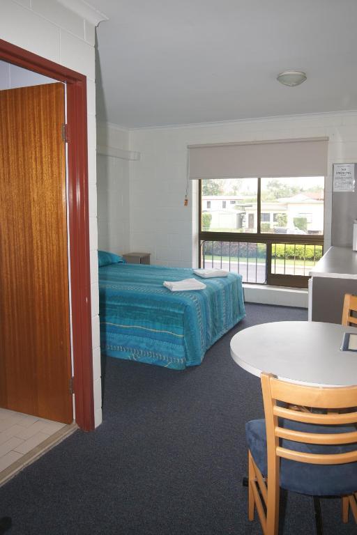 טאונסביל Cedar Lodge Motel חדר תמונה