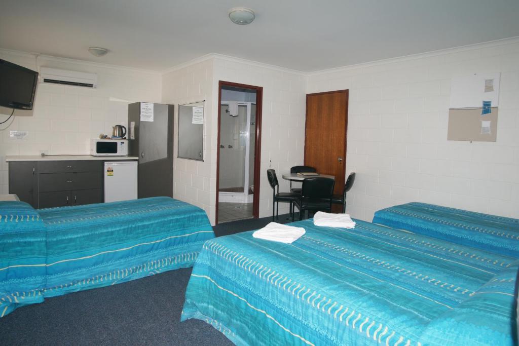 טאונסביל Cedar Lodge Motel חדר תמונה